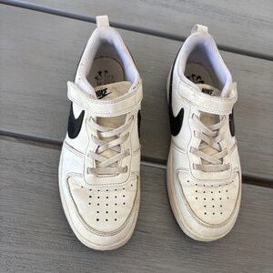 Nike kids shoes 2.5